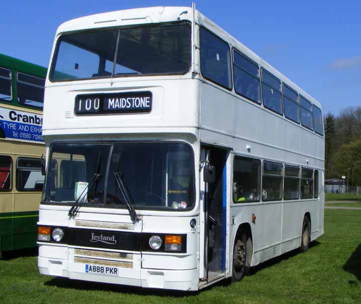 Maidstone & District Leyland Olympian ECW 5888